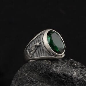 The Emerald Fox Ring Sterling Silver is a product of high class craftsmanship and intricate designing. It's solid structure makes it a perfect piece to use as an everyday jewelry to elevate your style.