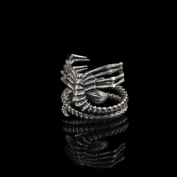 the facehugger ring sterling silver is a product of high class craftsmanship and intricate designing. it's solid structure makes it a perfect piece to use as an everyday jewelry to elevate your style. espada silver