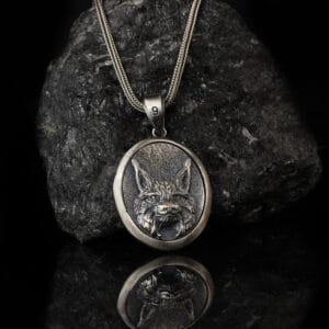 The Bobcat Necklace Sterling Silver is a product of high class craftsmanship and intricate designing. It's solid structure makes it a perfect piece to use as an everyday jewelry to elevate your style.